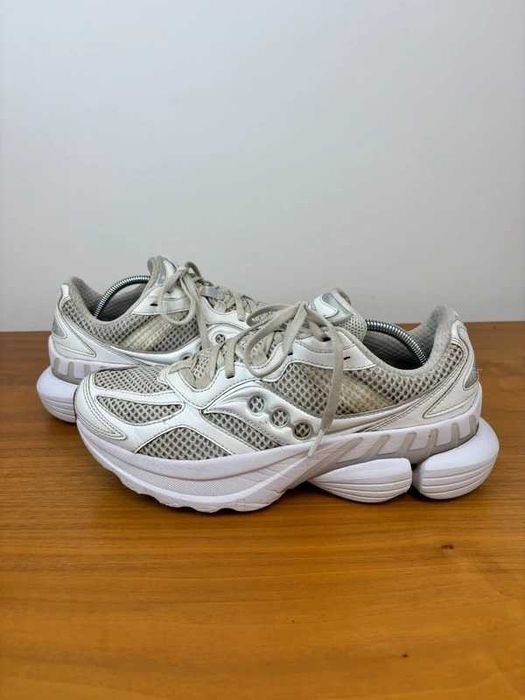 Buty Saucony ProGrid Omni 9 (Białe / Srebrne) – roz. 41