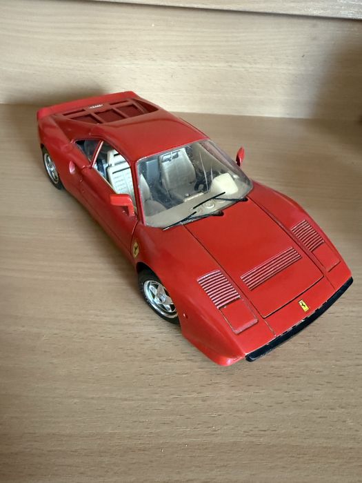 Ferrari scala 1/18 GTO1984