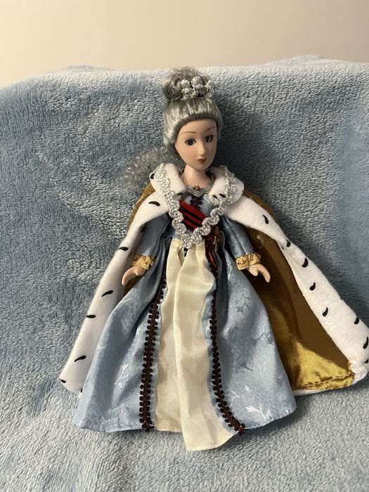 Laleczka porcelanowa