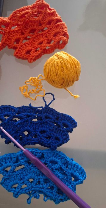Suporte para copo com alça de pescoço.