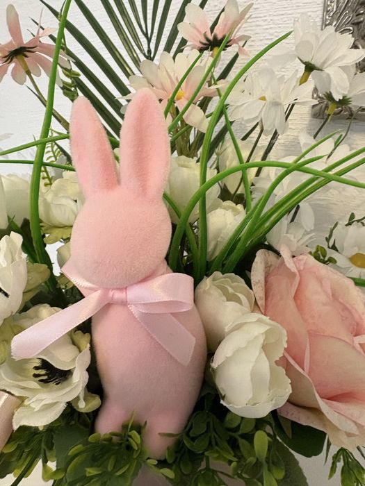 Kompozycja wiosenno wielkanocna  z zajaczkiem