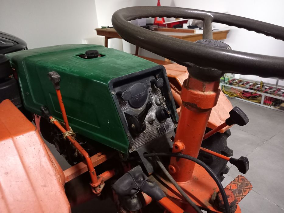 Trator Pasquali 956 com  alfaias