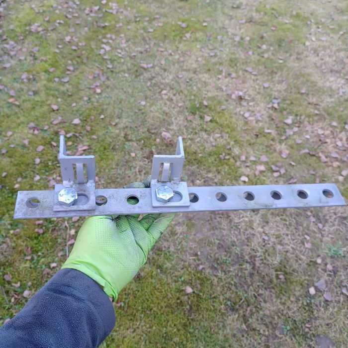 Wspornik słupowy CS100 hak do wieszania kabli