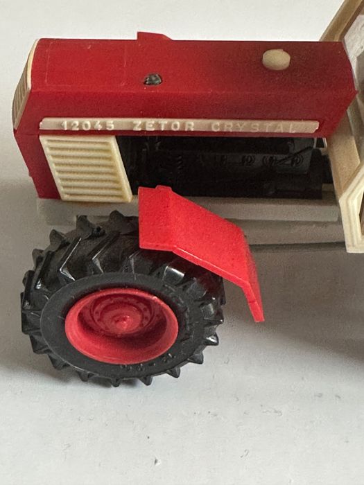 Modelik czeskiego ciągnika Zetor Crystal 12045
