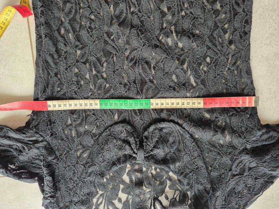 Czarna koszulka narzutka