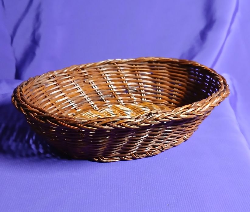 Cesta  de  vime envernizado