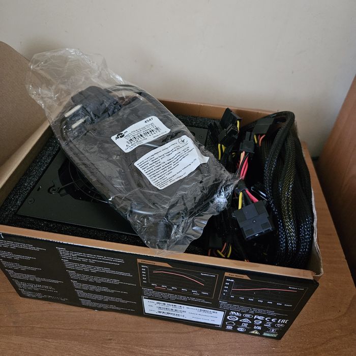 Блок живлення Gigabyte P650b