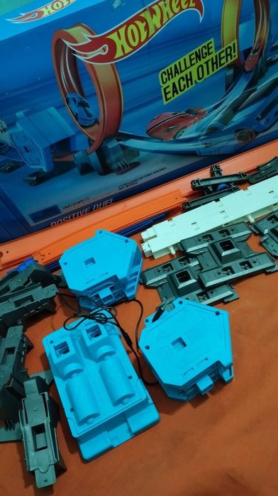 hot wheels track builder positive duel