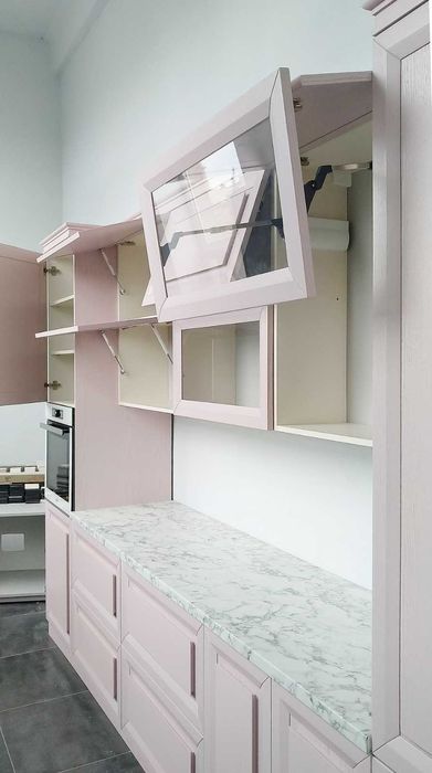 Продаж кухні з дерев'яним фасадом у відмінному стані!