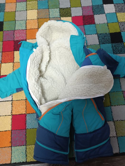 Продається чудовий дитячий комбінезон, із натуральним хутром, може бут