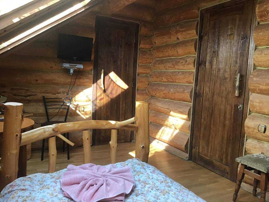 Великий дерев’яний будинок у самому серці Східниці   Гори Карпати