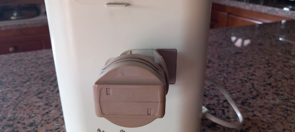 Abridor de latas e afiador de facas