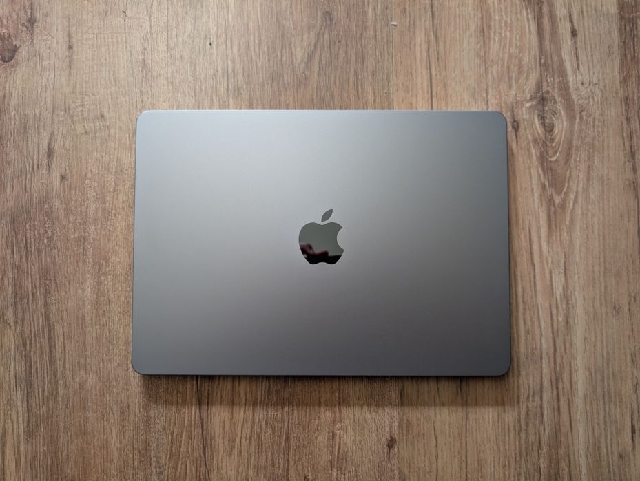 MacBook Air M2 8/256 GB jak nowy!