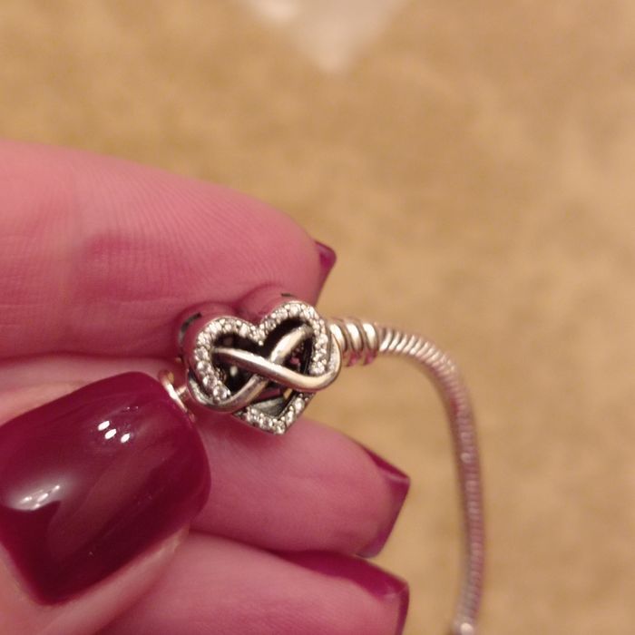 Продам браслеты.