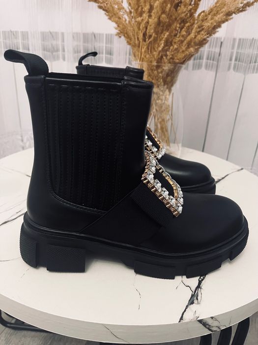 Botki rozmiar 38 czarne klamra wiosna wiosenne