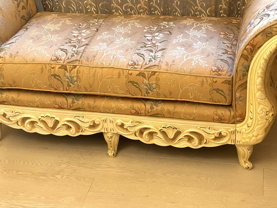 Новый элитный итальяский диван,220 см на 90 см.