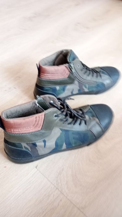 Buty w kolorze wojskowym