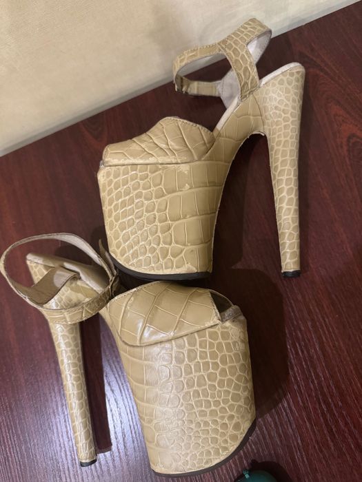 Стріпи трійка бежеві 38р