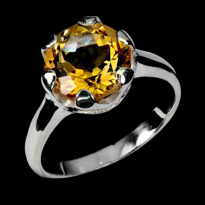 Кольцо из серебра 925 пробы с цитрином 10 мм размер 18.5