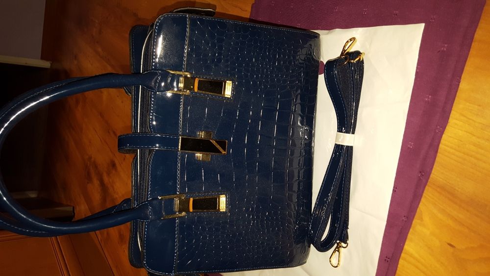 Torebka kuferek a'la skóra węża granat