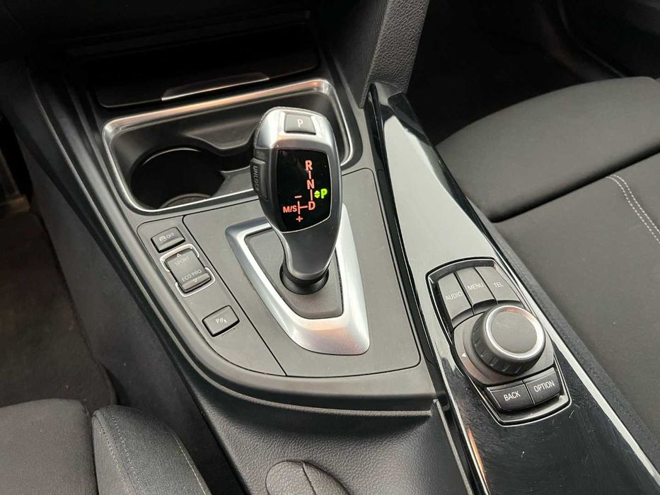 BMW 318D TOURING (AUTO)