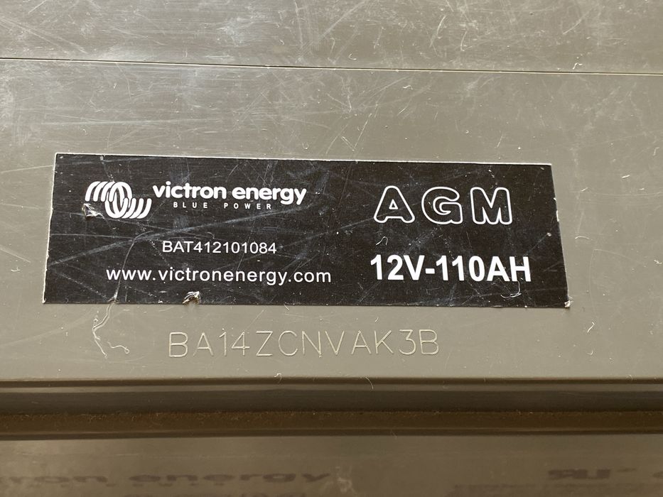 Поодам свинцову АКБ від VICTRON AGM 12B/110 А/г