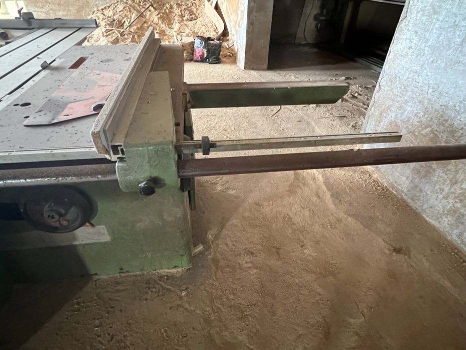 Maquina esquadrejadeira