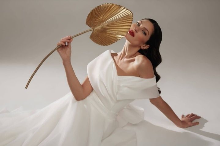 Весільна сукня або сукня для фотосесії