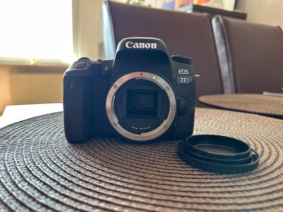 Canon EOS 77D + 50mm f/1.8 STM + dodatki. Zadbany, gotowy do pracy!