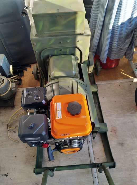 Продам бензогенератор