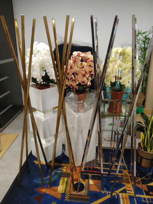 Cabides em inox polido e inox dourado