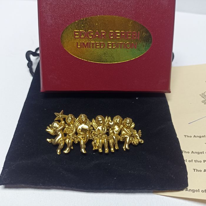 Колекційна брошка Edgar Berebi — Серія «All In A Row» Limited Edition