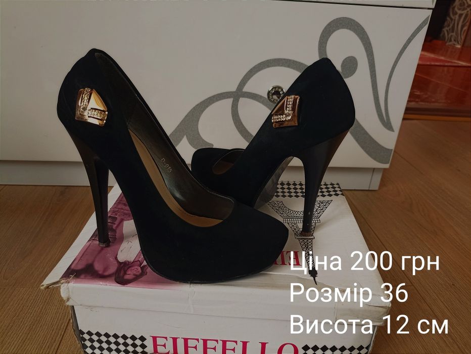 Продам туфли і босоніжки.