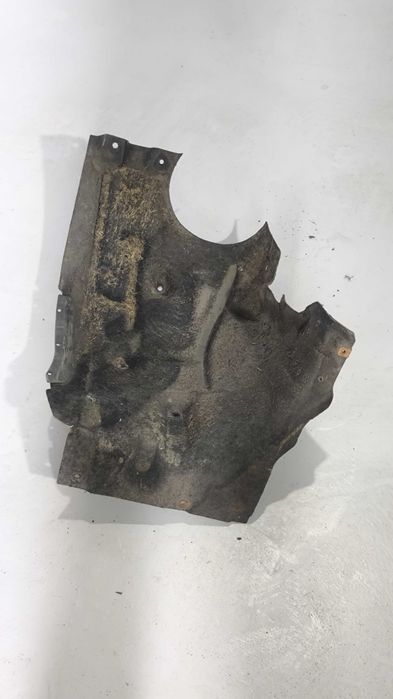 Cave de Roda BMW Serie 1 (F20/F21) Frente Direito (Parte de Trás)