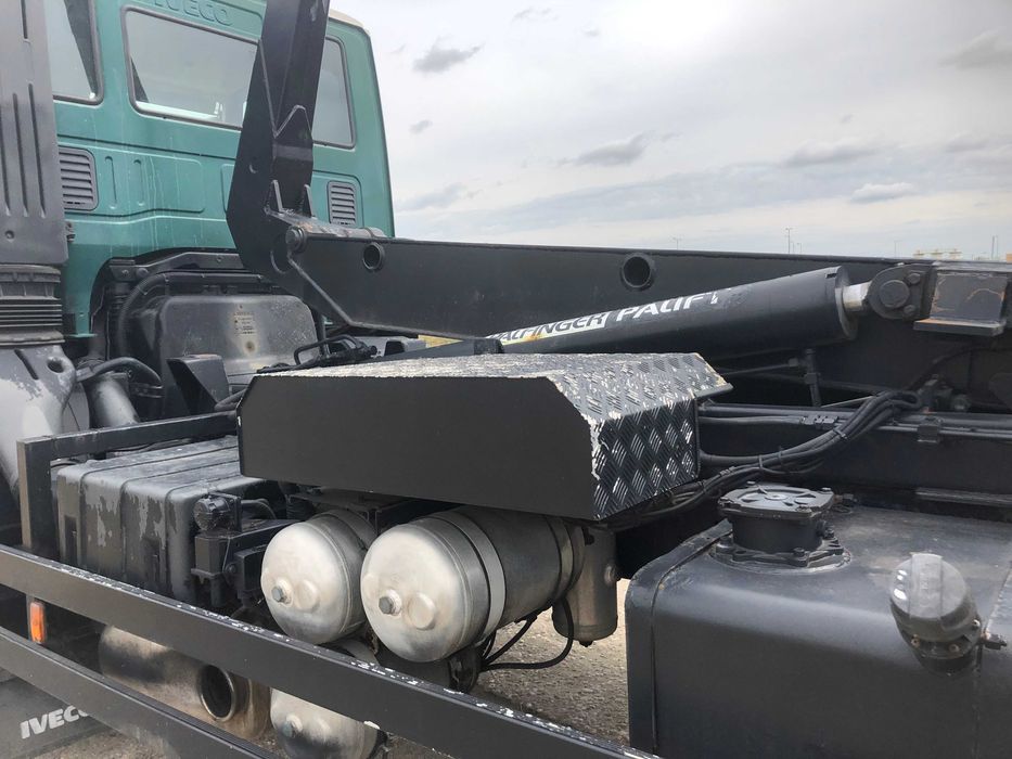 Iveco Trakker, hakowiec, napęd 4x2, 360kM, 2009 rok