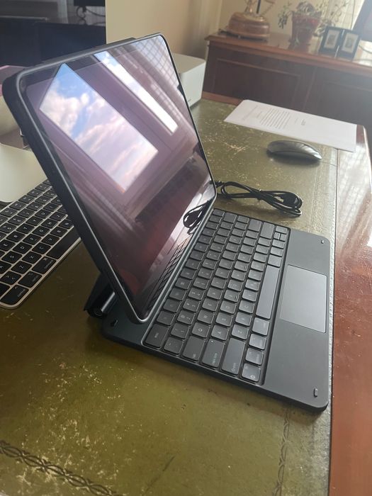 Capa Teclado para Ipad 13" M4