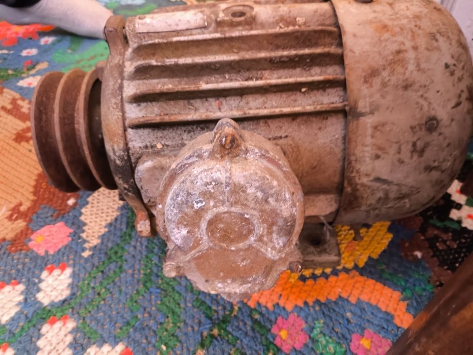 Двигун електро 2.2 кВт 930 об 3 фази асинхронний