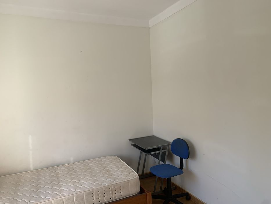 Quarto na Encarnação perto Metro