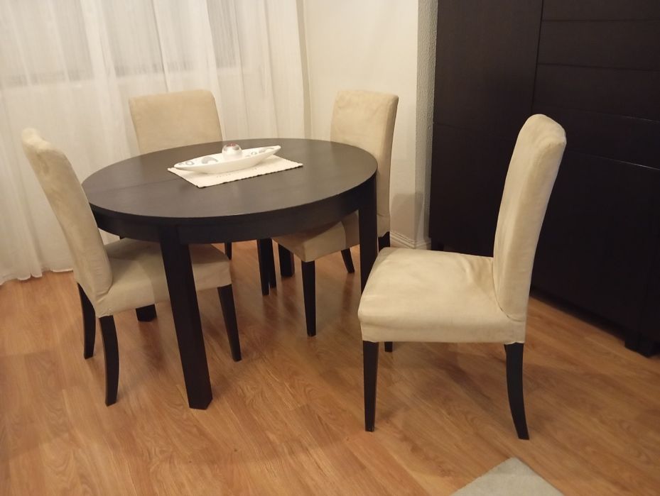 Mesa extensível e 4 cadeiras