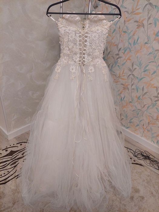 Продам весільну сукню в гарному стані