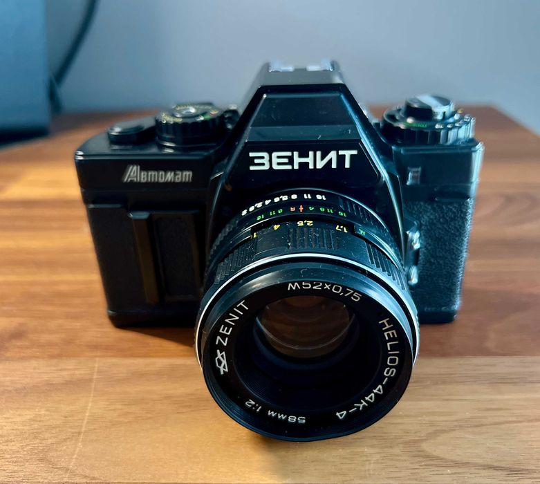 Maquina fotografia Zenith Reflex + lente Vintage