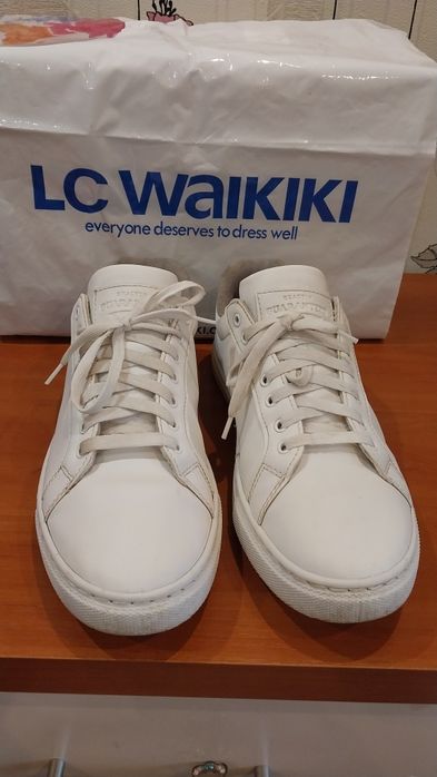Продам мужские демисезонные кроссовки Сникерсы  LC Waikiki.
