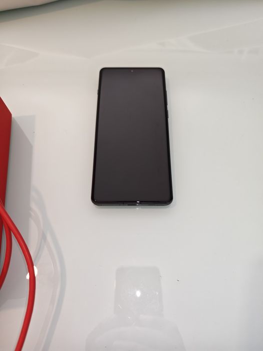 OnePlus 12 Silky Black (16GB RAM / 512GB) — Como Novo com Caixa Original