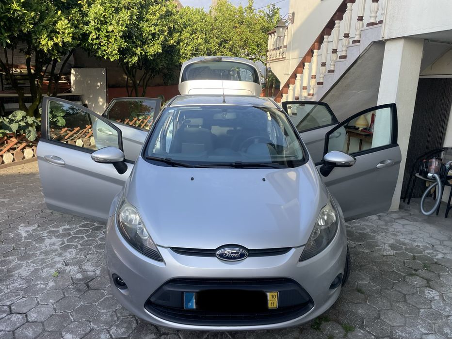 Ford Fiesta 1.25 Duratec de Novembro de 2010  (1242 cm³, 60 cv) , apenas 81 000 km .