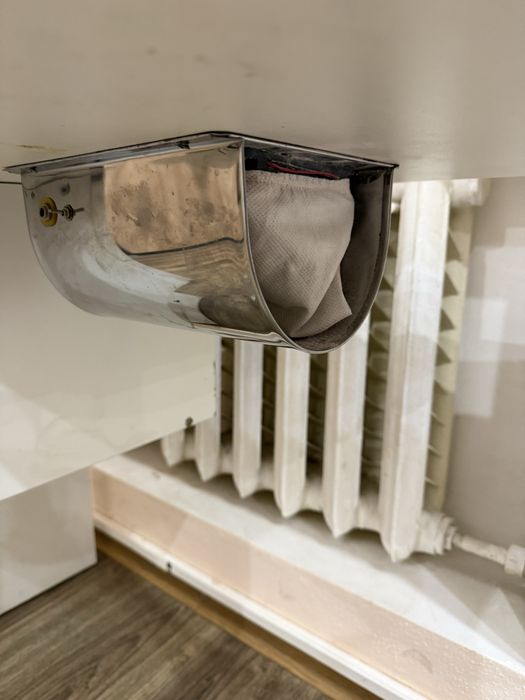 Манікюрний стіл з витяжкой