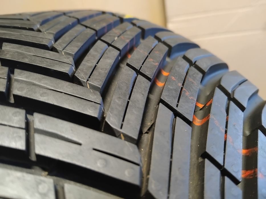 Opona całoroczna  Toyo 225/45R17  Celsius AS2 jak Nowa