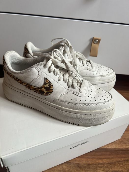 Оригінальні кросівки nike 38