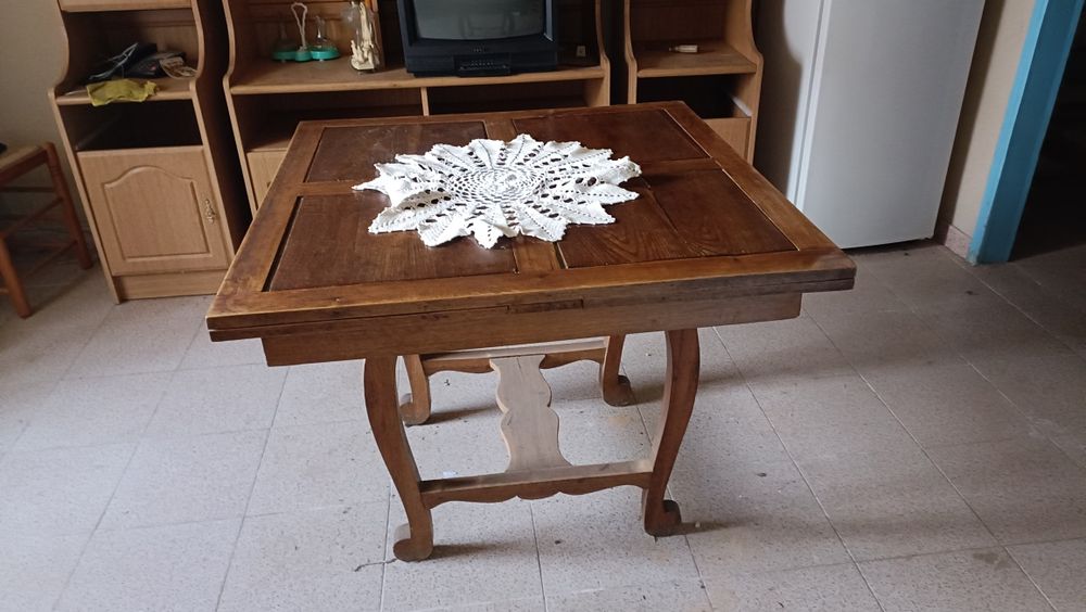 Mesa em madeira bom estado