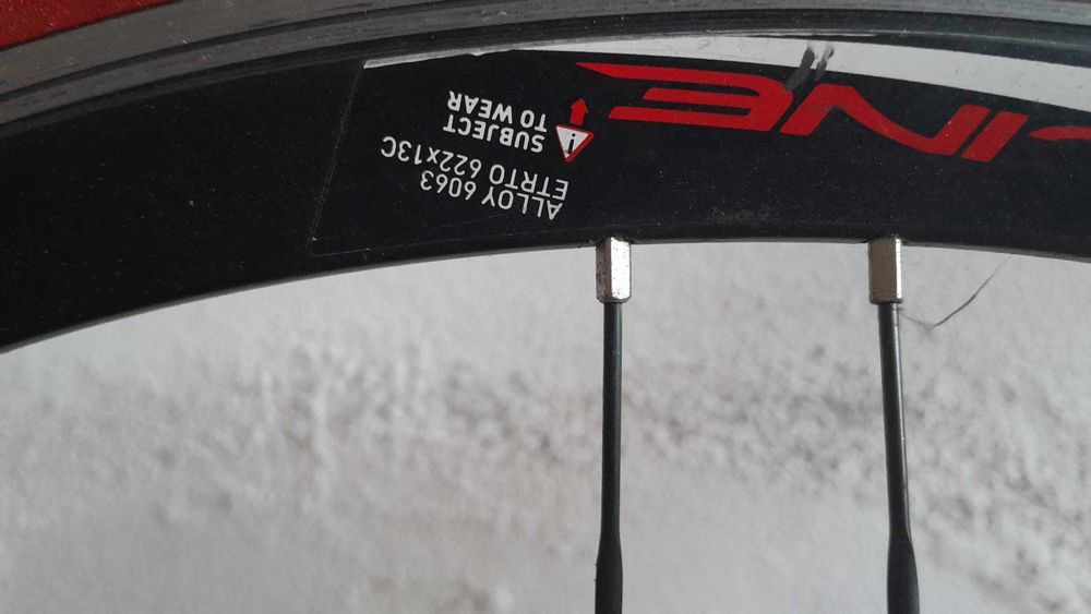 Bicicleta de estrada Goka, modelo 40hm Carbon Fiber Race Frame.
