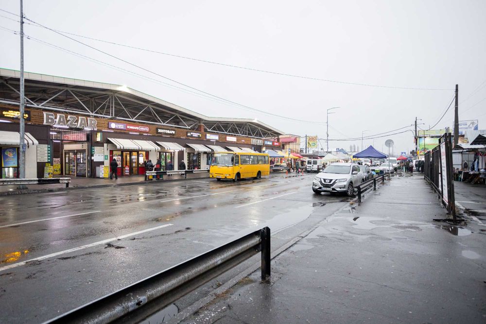 Фасадне приміщення МЕТРО ЛІСОВА. БАZАR. МАЯк